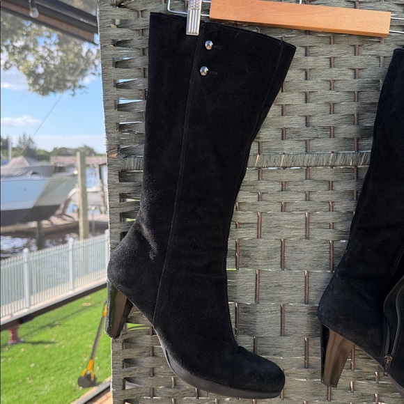 La CANADIENNE Mazy Black Suede Heeled Boots - Picture 7 of 10